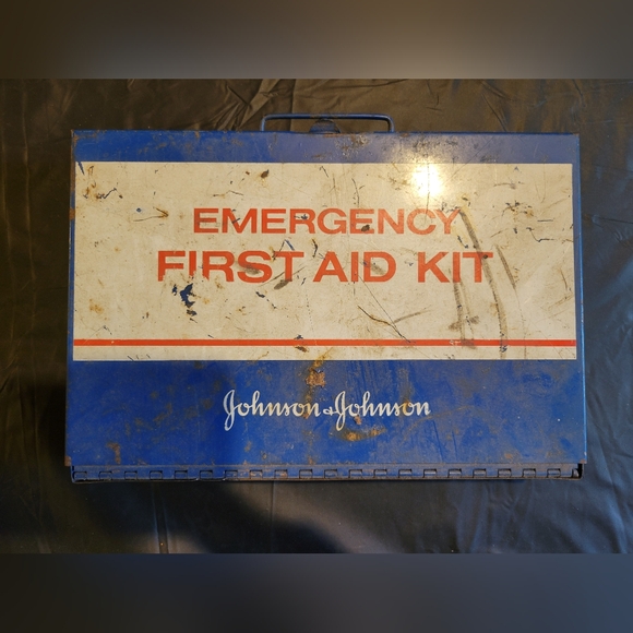 Vintage Johnson & Johnson Emergency First Aid Kit - Picture 1 of 9